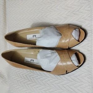 NWOT Women's Etienne Aigner Leather Shoe's